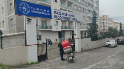 İzmir’in Buca ilçesinde bulunan bir KYK kız öğrenci yurdunda akşam
