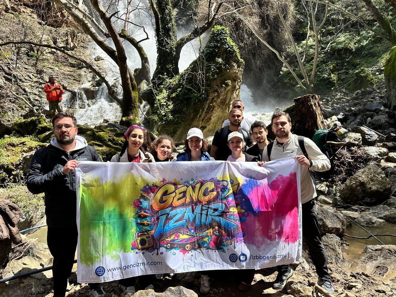 Efes Mimas Yolu’nda anlamlı yürüyüş: Doğada adım kalplerde kitap