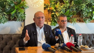 İzmir’de basın mensuplarıyla bir araya gelen Gürsel Tekin, partinin yaşadığı