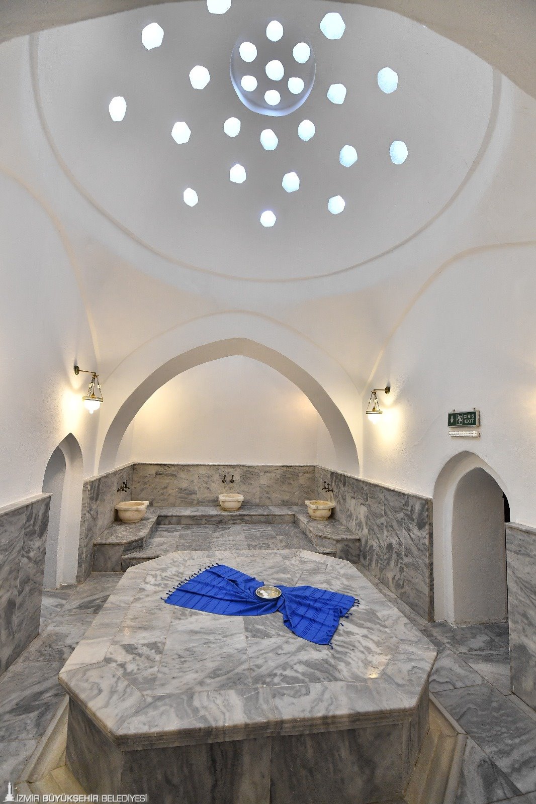 İzmir'de ‘Vakıf' tartışması büyüyor: Meslek Fabrikası'ndan sonra Namazgâh Hamamı da kapatıldı!