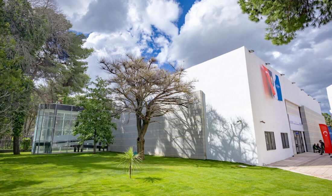 Taş Eserler Bölümü’nden modern kütüphaneye... İzmir Büyükşehir Belediyesi, Köy Enstitüleri’nin