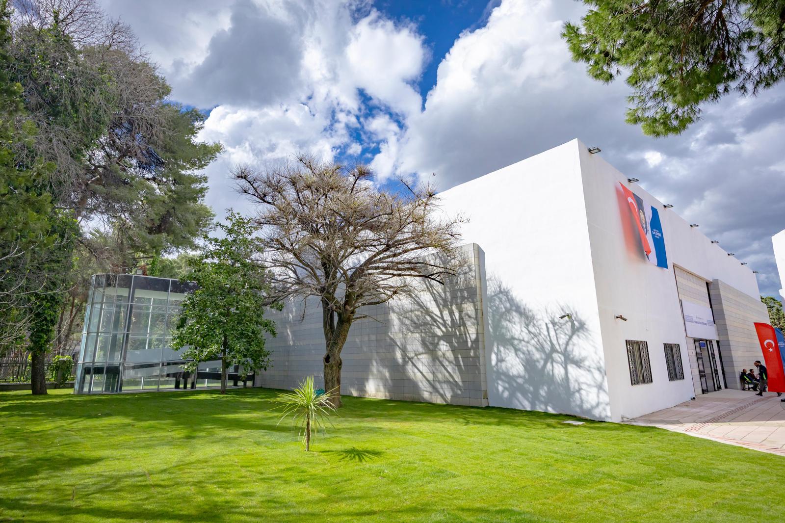 İzmir’in "Hasan Ali Yücel" gururu: Kültürpark’ta bilgi ve doğa iç içe!