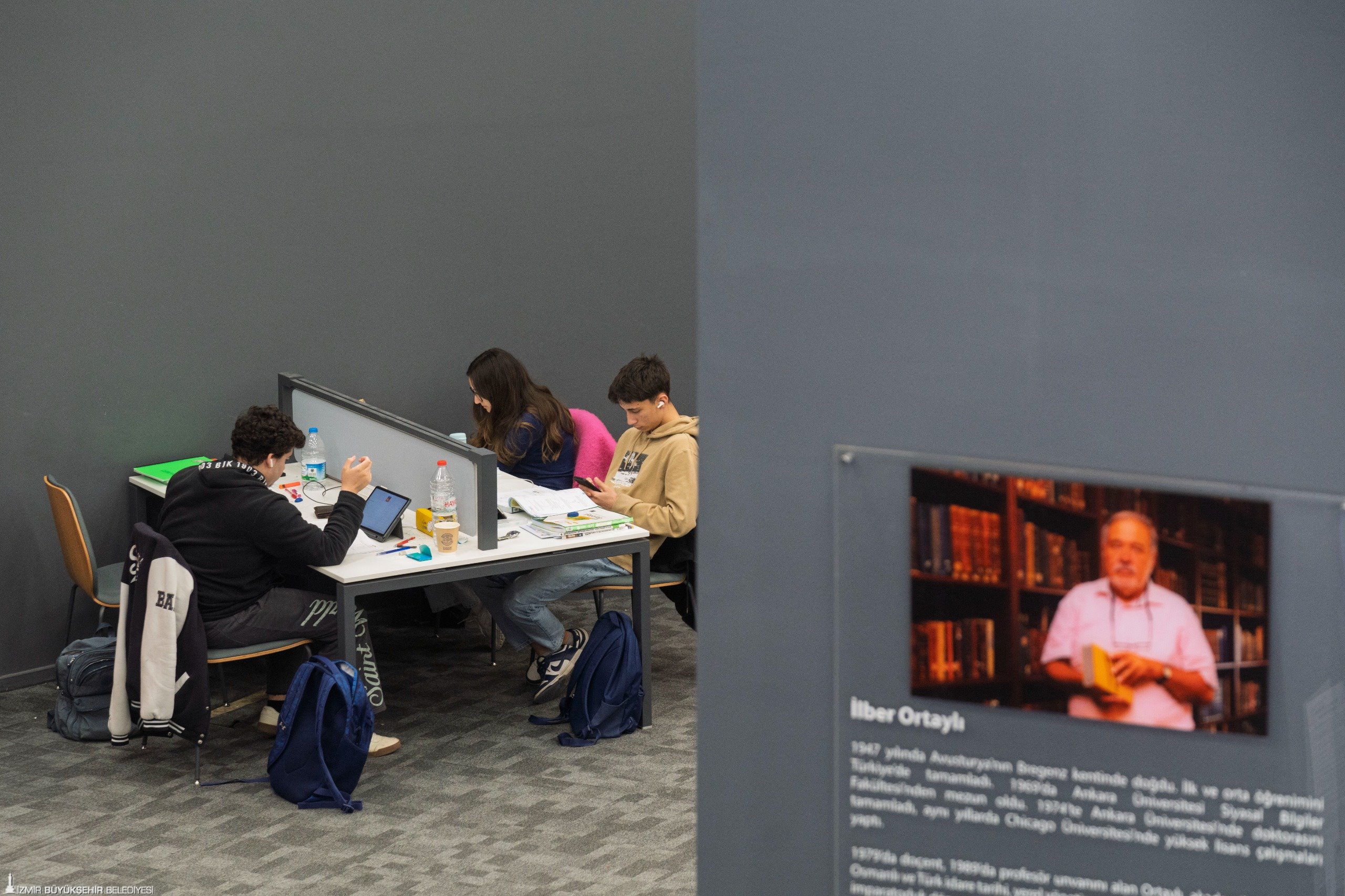 Yaşayan Kütüphaneleri İzmirliler çok sevdi: 'Kendimizi evimizde gibi hissediyoruz'