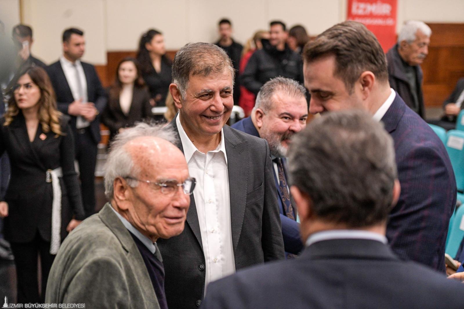 Tugay'dan 'Aziz Kocaoğlu' vurgusuyla tarım uyarısı: "İzmir Modeli'nin izindeyiz"