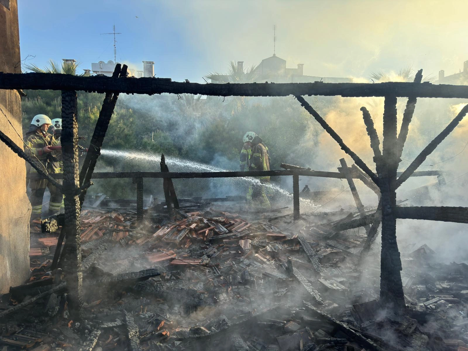 İtfaiyeden hız rekoru: 11 araçlık müdahale felaketi engelledi!