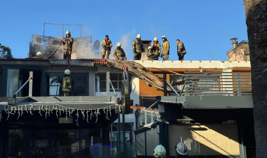 Sabahın erken saatlerinde Bostanlı’da korku dolu anlar yaşandı. 11 araç