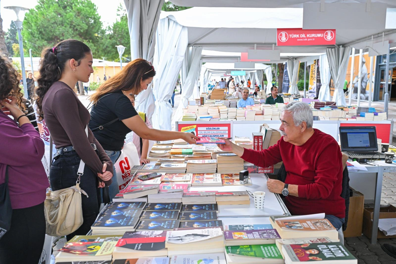 Kitapseverler Kültürpark’ta buluşuyor! İZKİTAP’ta ile "Edebiyat Bayramı" başlıyor