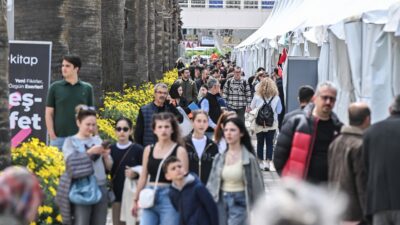 İzmir’in kalbi Kültürpark, hafta sonu güneşli havayı da fırsat bilen