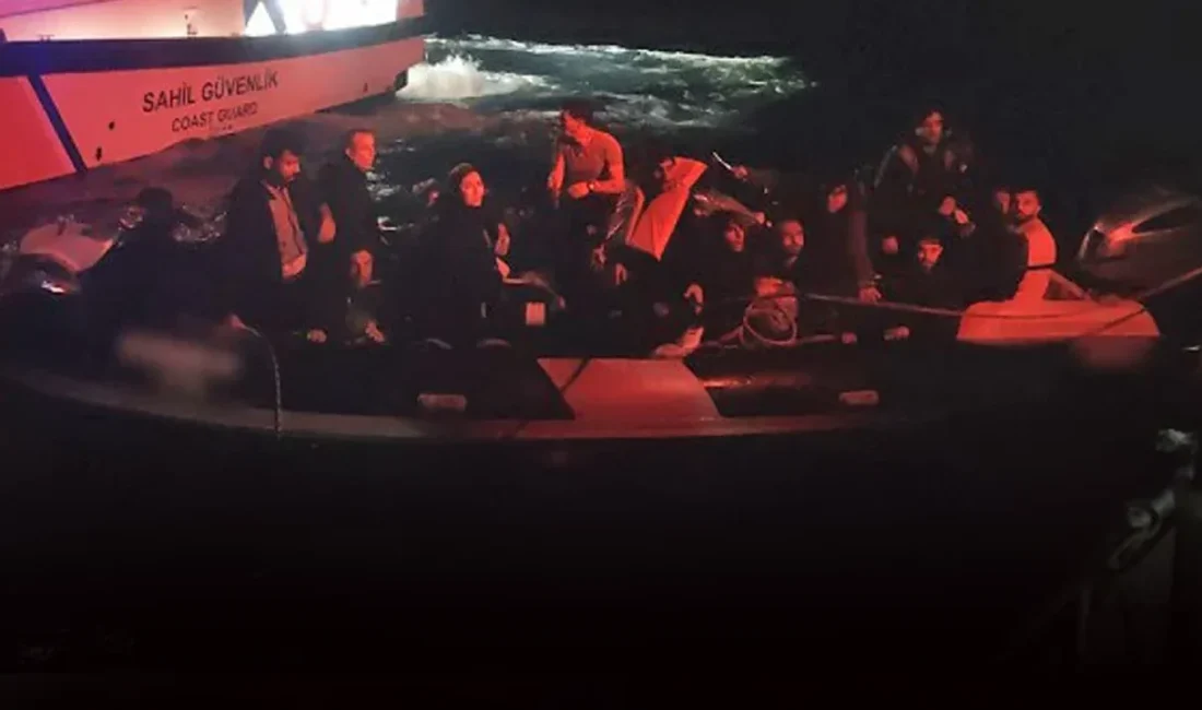 İzmir açıklarında insansız hava araçlarıyla (İHA) tespit edilen lastik bota