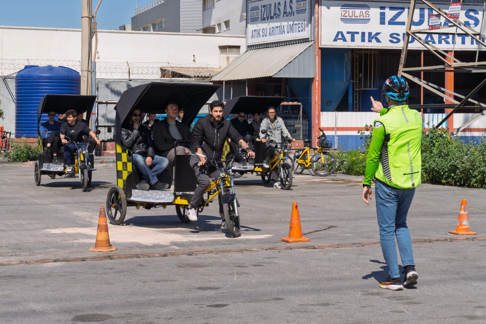 İzmir'de Bisicab dönemi başlıyor: Çevre dostu ulaşım, genç istihdamı destekliyor