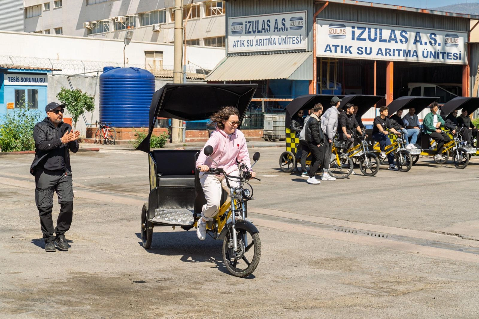 İzmir'de Bisicab dönemi başlıyor: Çevre dostu ulaşım, genç istihdamı destekliyor