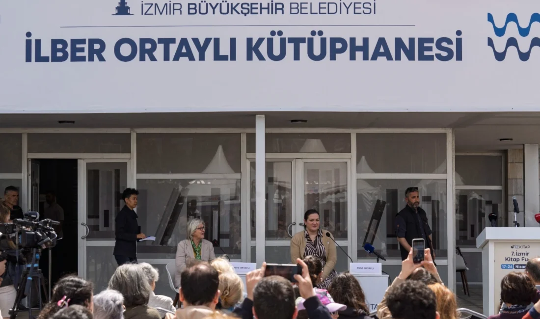 İzmir Büyükşehir Belediyesi'nin ev sahipliğinde düzenlenen  İZKİTAP-7. İzmir Kitap Fuarı'nda,