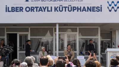 İzmir Büyükşehir Belediyesi'nin ev sahipliğinde düzenlenen  İZKİTAP-7. İzmir Kitap Fuarı'nda,