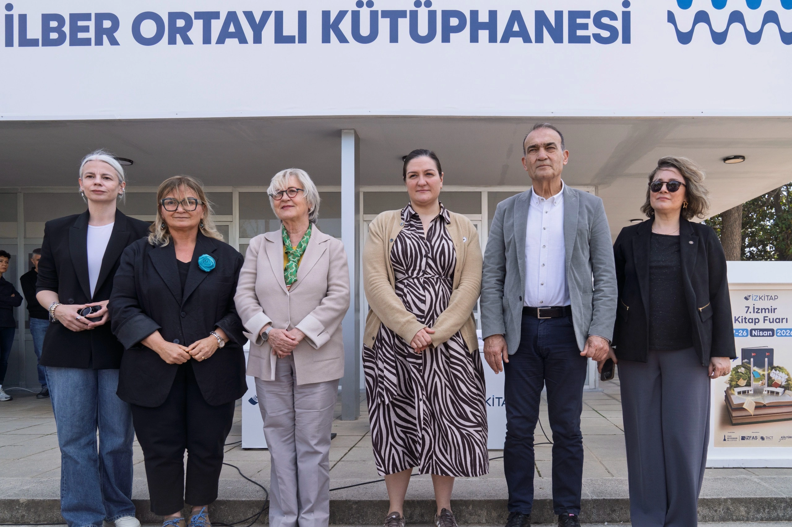 İzmir Kitap Fuarı’nda Ortaylı'nın ailesi okurlarla bir araya geldi