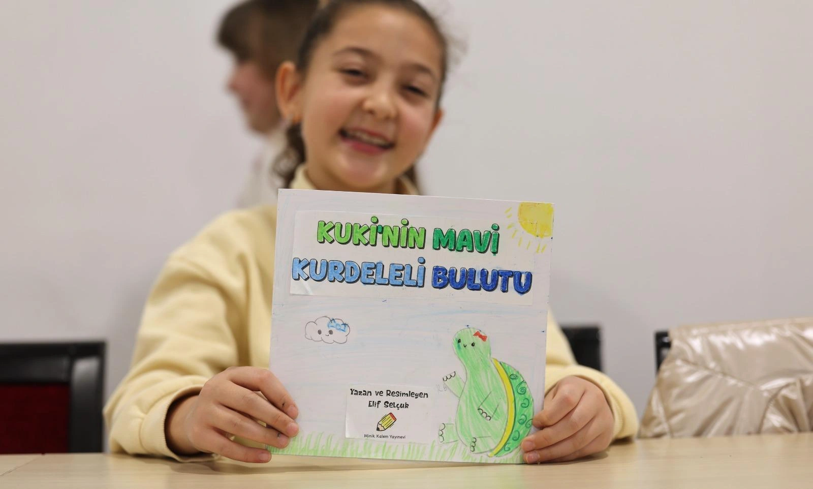 İzmir’in "Küçük Yazarları" sertifikalarını aldı: Kendileri küçük, hayalleri büyük