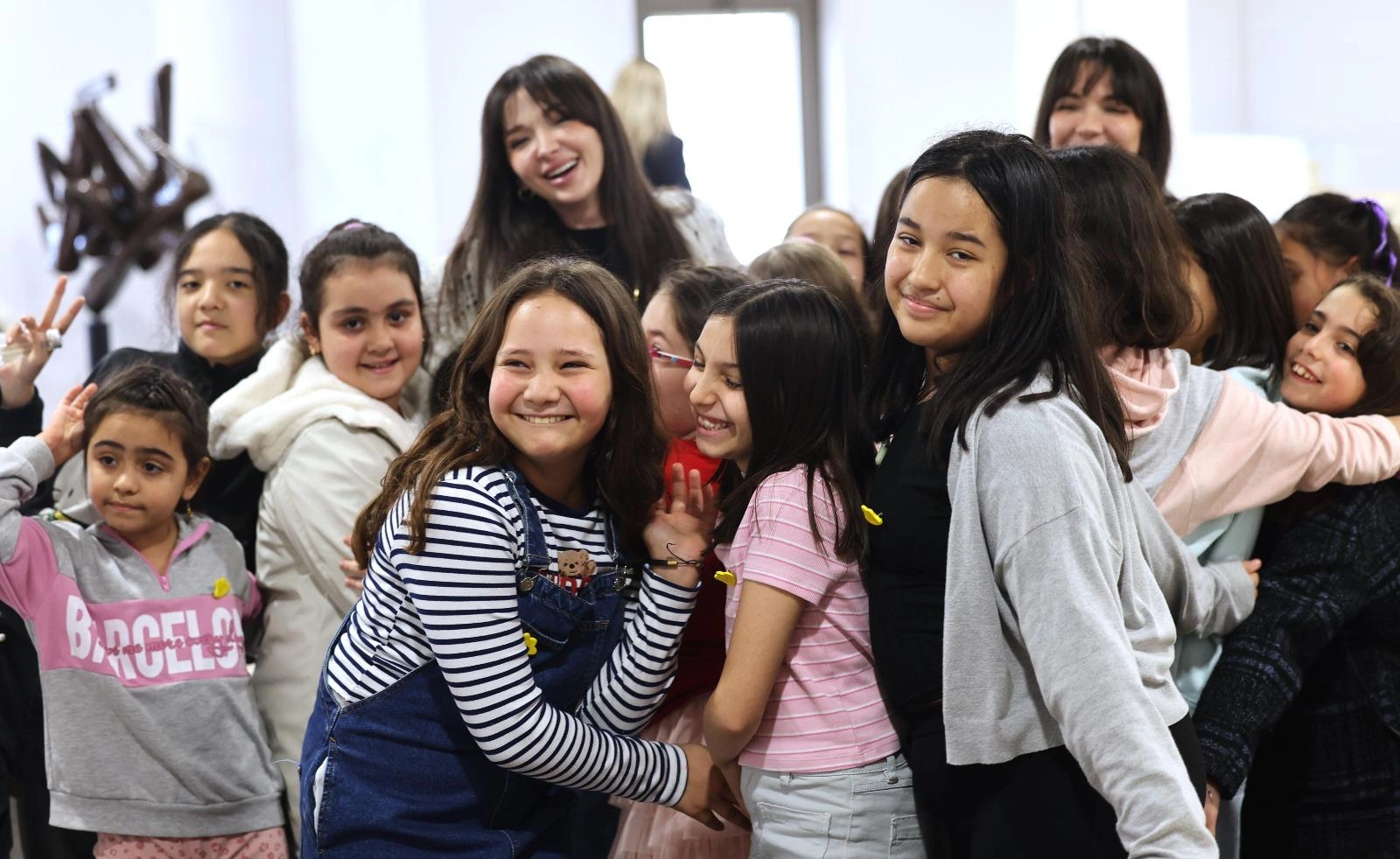 İzmir’in "Küçük Yazarları" sertifikalarını aldı: Kendileri küçük, hayalleri büyük 2 İzmir’in "Küçük Yazarları" sertifikalarını aldı: Kendileri küçük, hayalleri büyük