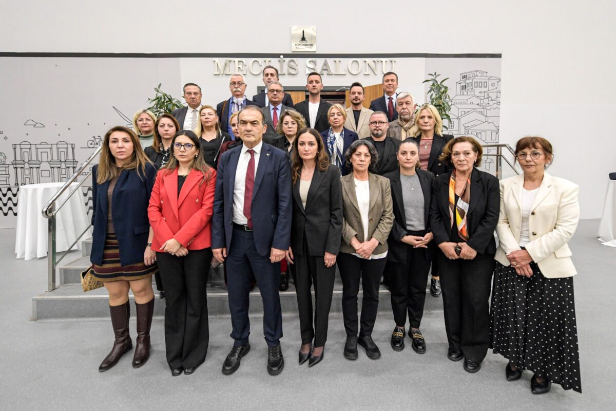 İzmir Meclisi’ndeki gerginlik sonrası CHP'den tepki: “Kaos yarattılar!”