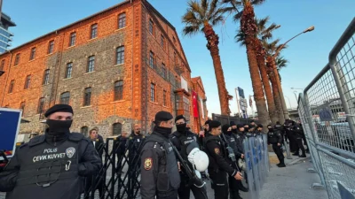 Sabah 05.00, yüzlerce polis ve abluka altına alınan bir eğitim
