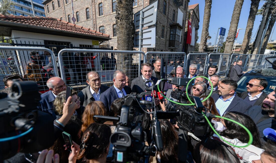CHP’li Ednan Arslan, polis ablukasındaki Meslek Fabrikası önünden iktidara seslendi: