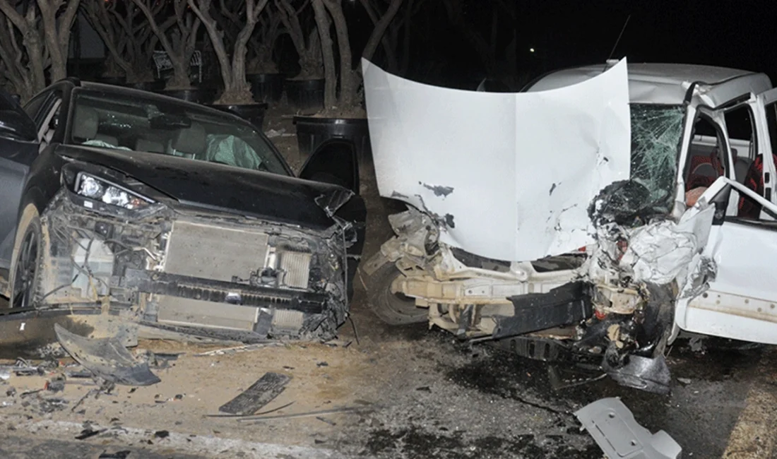 Ovakent yolunda sollama yapmak isteyen hafif ticari araç facia getirdi.