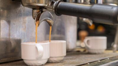 Bir fincan kahvede bin yıllık umut! İzmir Büyükşehir Belediyesi, otizmli