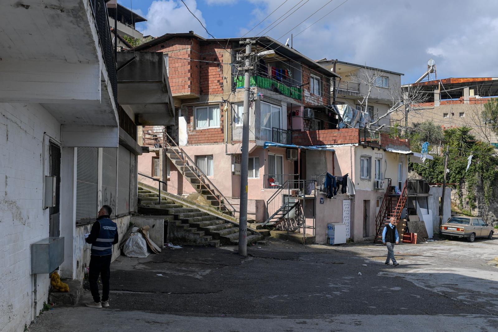 İzmir’de "Patates" seferberliği: 300 ton mahsul satın alındı, 60 bin sofraya bereket oldu! 2 İzmir’de "Patates" seferberliği: 300 ton mahsul satın alındı, 60 bin sofraya bereket oldu!