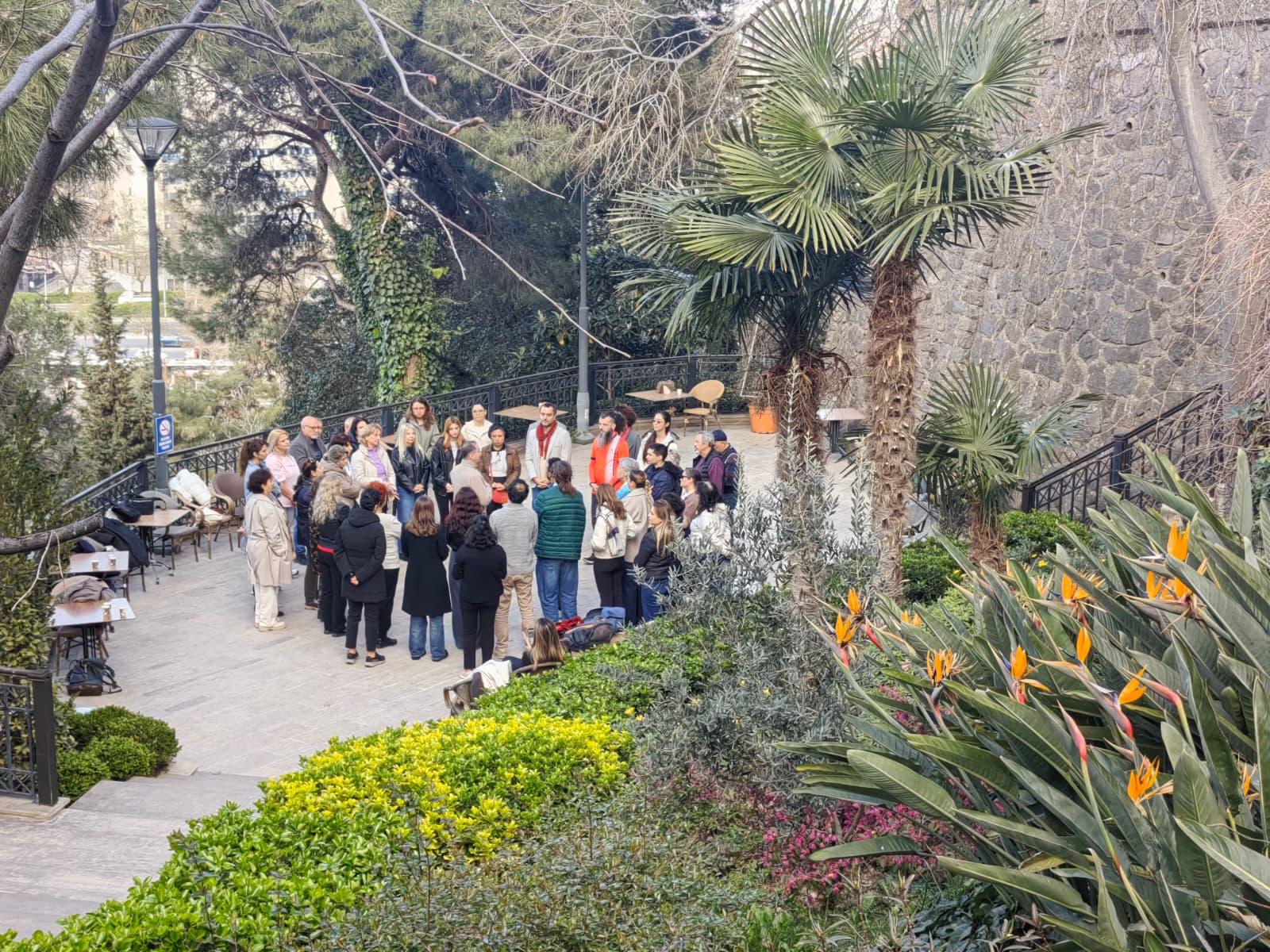 İzmir’in ritmi Şato’dan yükseldi! "Kişisel devrimini yap, hareketin parçası ol" 1 İzmir’in ritmi Şato’dan yükseldi! "Kişisel devrimini yap, hareketin parçası ol"