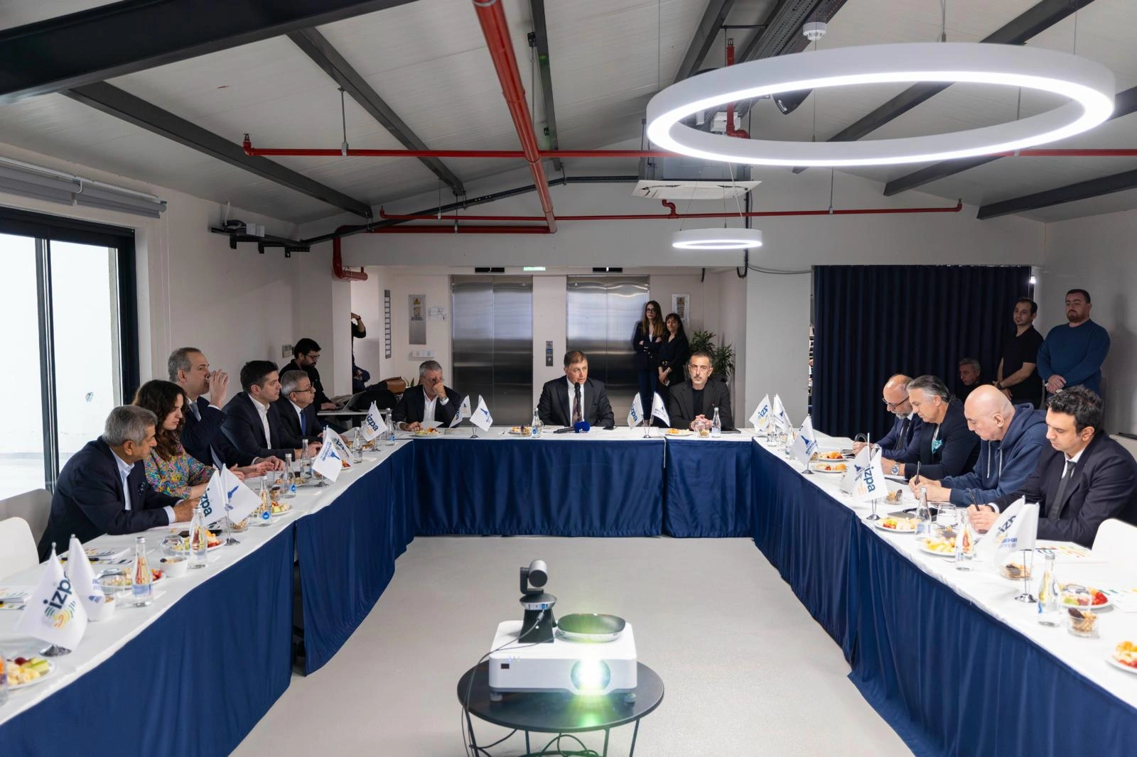 İzmir’in "Zekası" birleşti: Yapay Zeka Konseyi eylem planı için sahada!