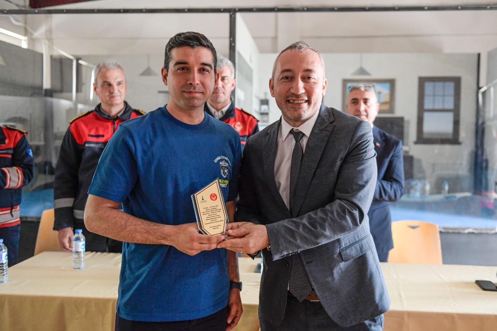 İzmir İtfaiyesi'ne 'Özel Kuvvet' disiplini: En zorlu senaryolara hazırlar 11 İzmir İtfaiyesi'ne 'Özel Kuvvet' disiplini: En zorlu senaryolara hazırlar