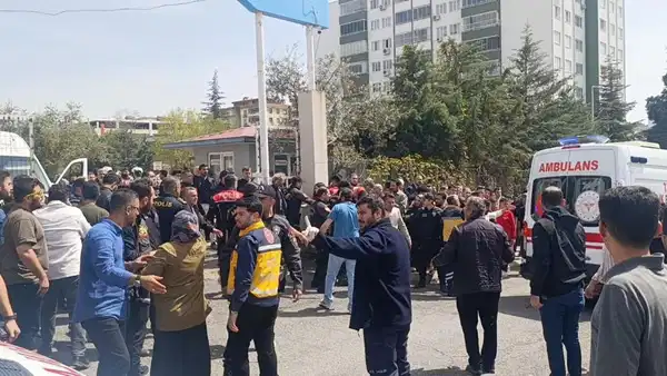 Türkiye, Şanlıurfa’nın ardından Kahramanmaraş’tan gelen silahlı saldırı haberiyle sarsıldı. Onikişubat