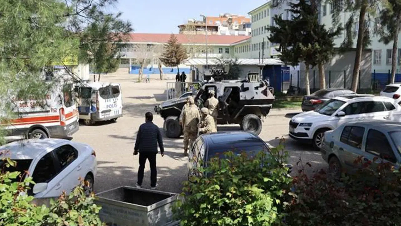 Üsküdar'da bir okulu Telegram grubunda hedef gösteren 6 çocuk yakalandı.