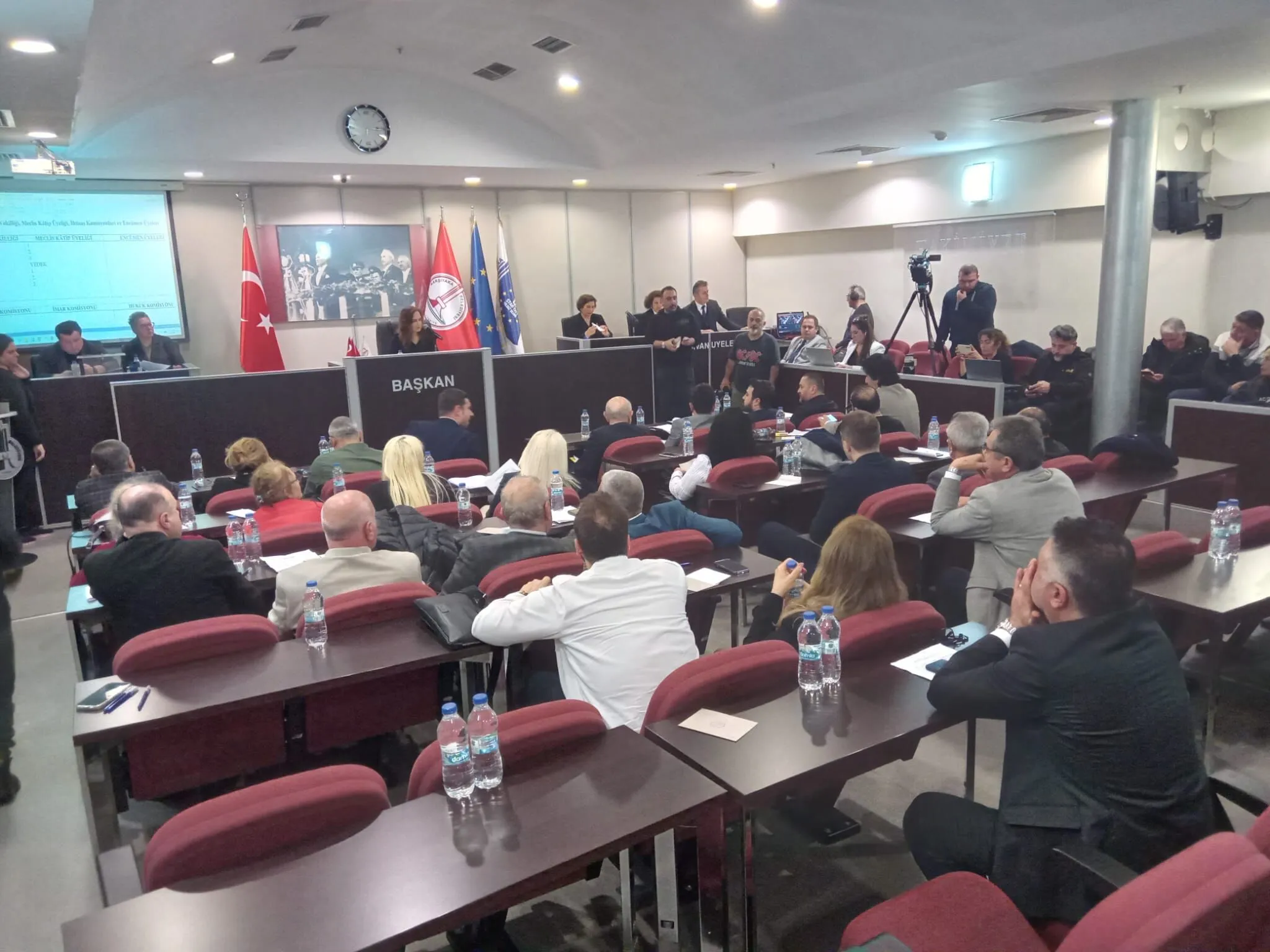 Karşıyaka Meclisi'nde görev dağılımı tamam: Vergi-SGK için 315 milyonluk kesinti