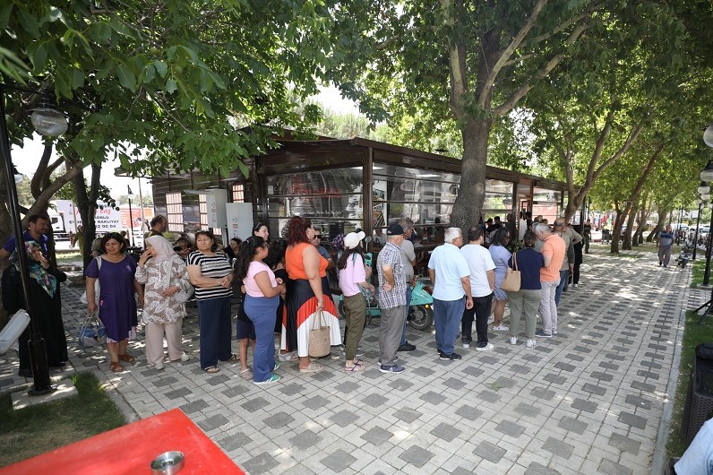 Menderes’in Kent Lokantası 1 yılı doldurdu: Tam 64 bin 888 kişiye hizmet 2 Menderes’in Kent Lokantası 1 yılı doldurdu: Tam 64 bin 888 kişiye hizmet