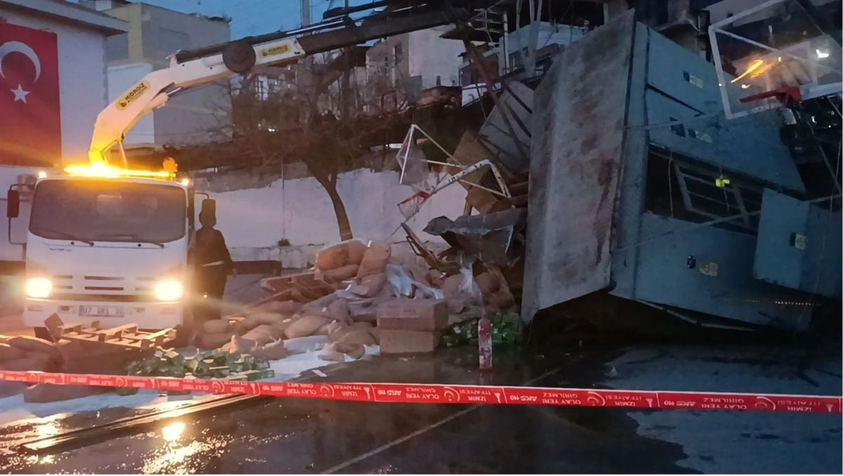 Konak'ta facianın eşiğinden dönüldü: Kamyon okul bahçesine uçtu!