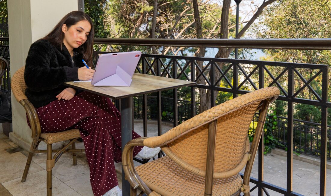 İzmir Büyükşehir Belediyesi’nin kentin dört bir yanına yayılan kütüphaneleri, 62.'inci