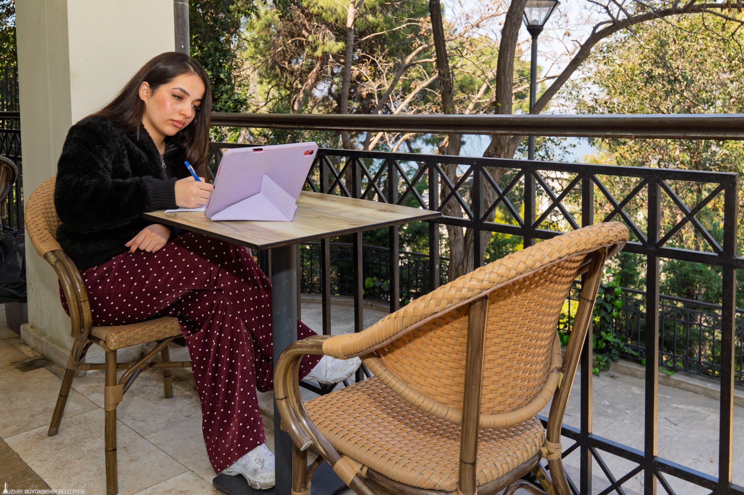 İzmir Büyükşehir Belediyesi’nin kentin dört bir yanına yayılan kütüphaneleri, 62.'inci