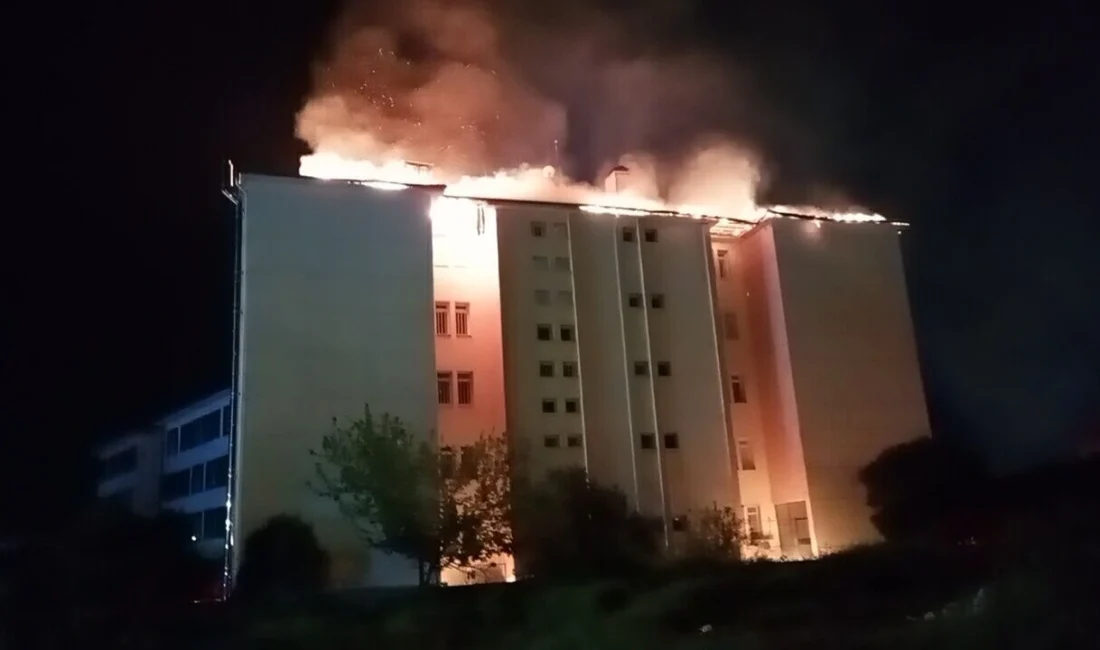 Nazilli’de 46 öğrencinin kaldığı pansiyonda çıkan yangın paniğe yol açtı.