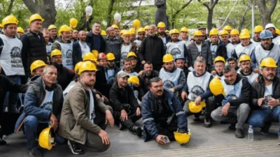 Günlerdir ödenmeyen maaşları ve gasbedilen hakları için eylem yapan maden