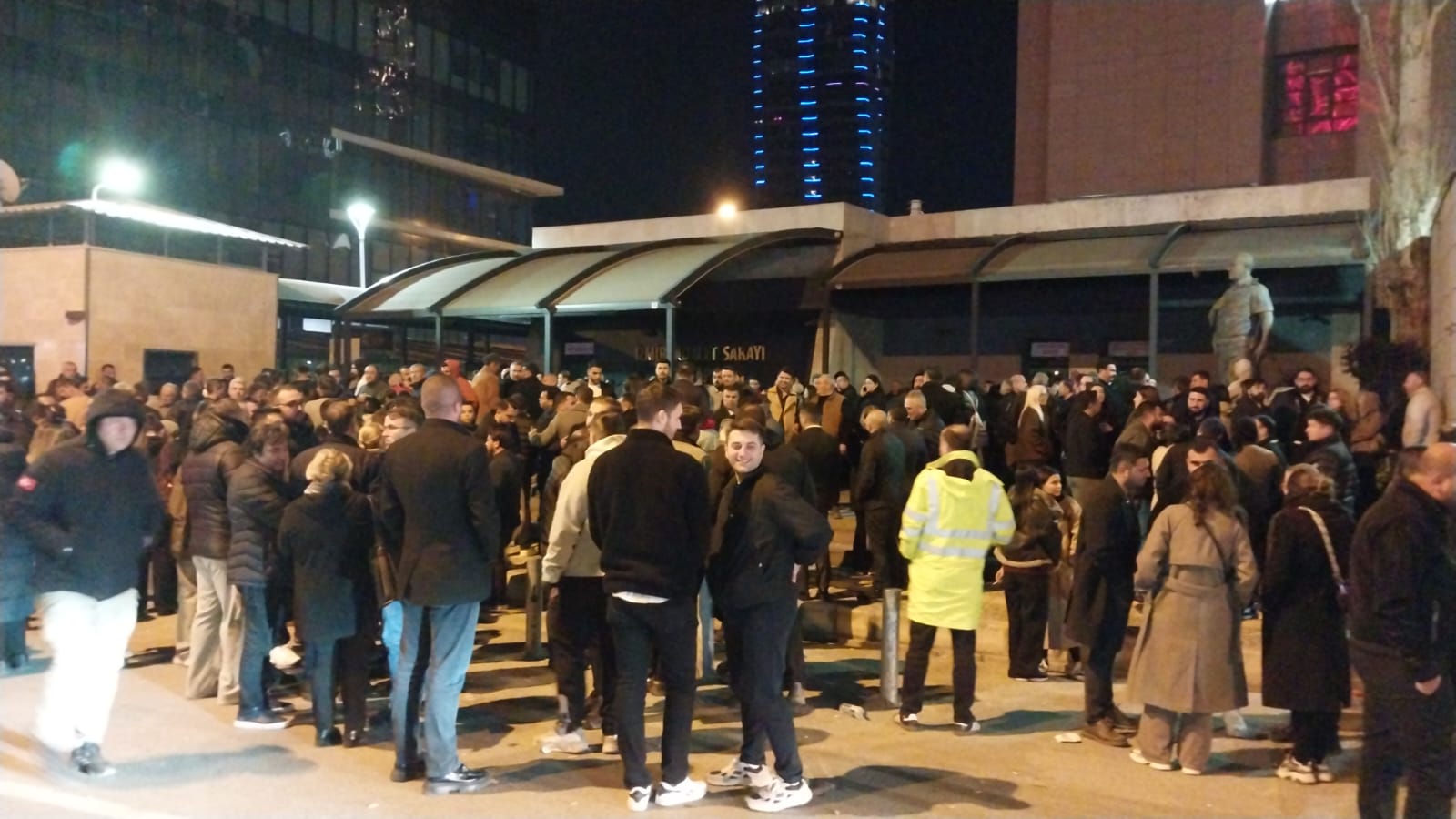 Ömer Eşki 'tutuklama' talebiyle mahkemeye sevkedildi: Adliye önünde gergin bekleyiş