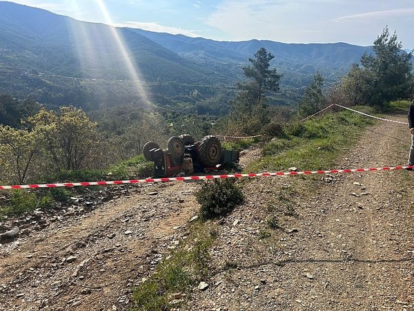 Turgutlu'da kaza: Devrilen traktör aileyi yok etti