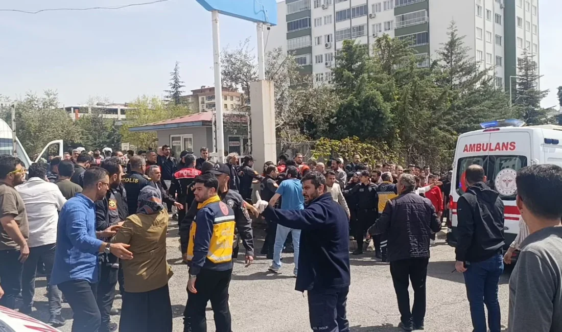 12 Şubat ilçesindeki Ayser Çalık Ortaokulu’nda sabah saatlerinde silah sesleri