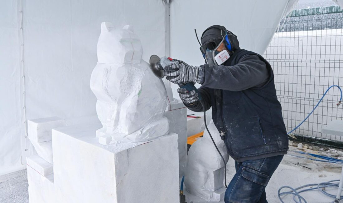 Fuar İzmir’de balyoz sesleri sanat için yükseliyor! 

Heykel Çalıştayı kapsamında