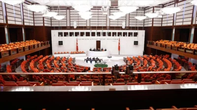 Ekonomi paketi görüşülürken İYİ Parti ve DEM Parti arasında ipler