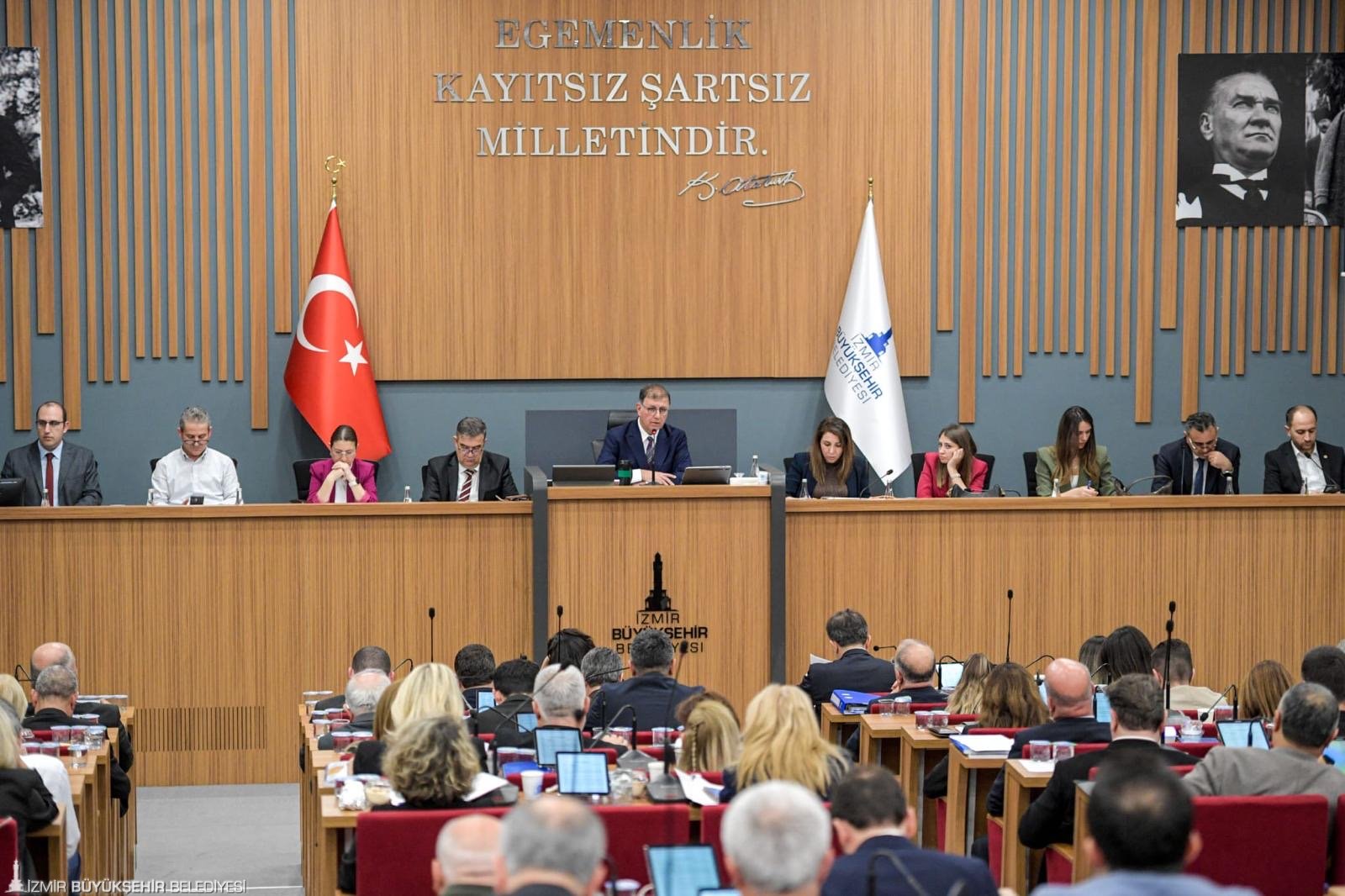 Mecliste atık geri kazanım tartışması; Tugay'dan 'Bakanlıkların kapısı bize neden duvar oluyor?'