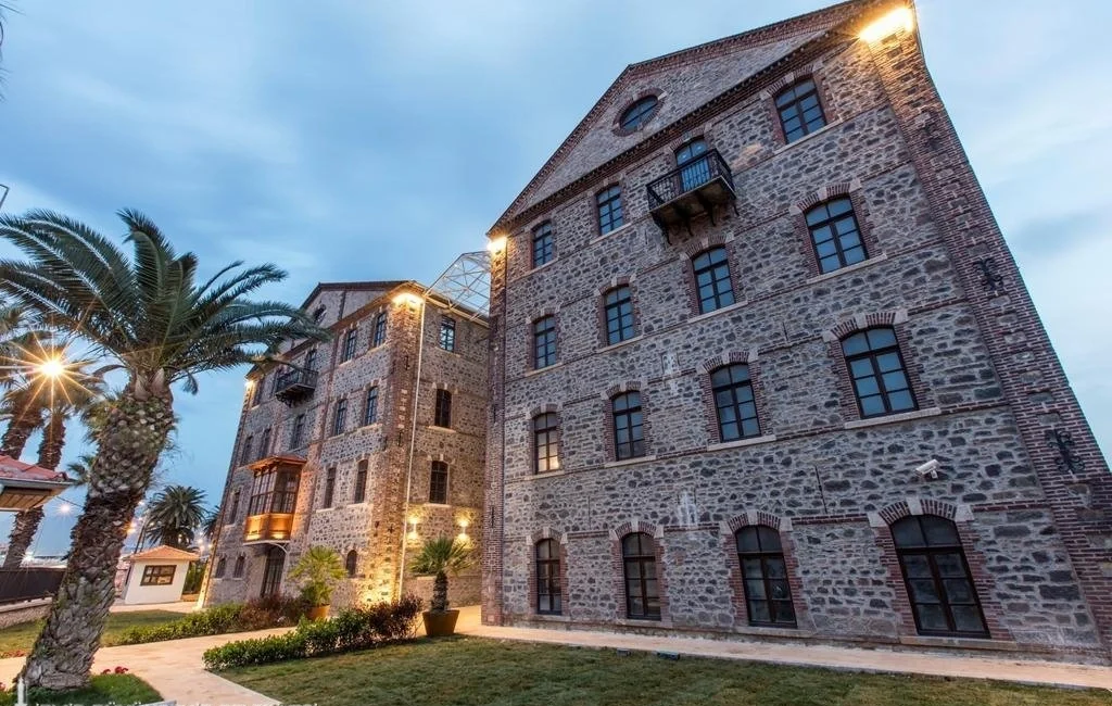 İzmir Büyükşehir Belediye Başkanı Cemil Tugay, Vakıflar'a devredilen Meslek Fabrikası