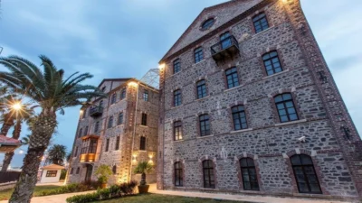 İzmir Büyükşehir Belediye Başkanı Cemil Tugay, Vakıflar'a devredilen Meslek Fabrikası