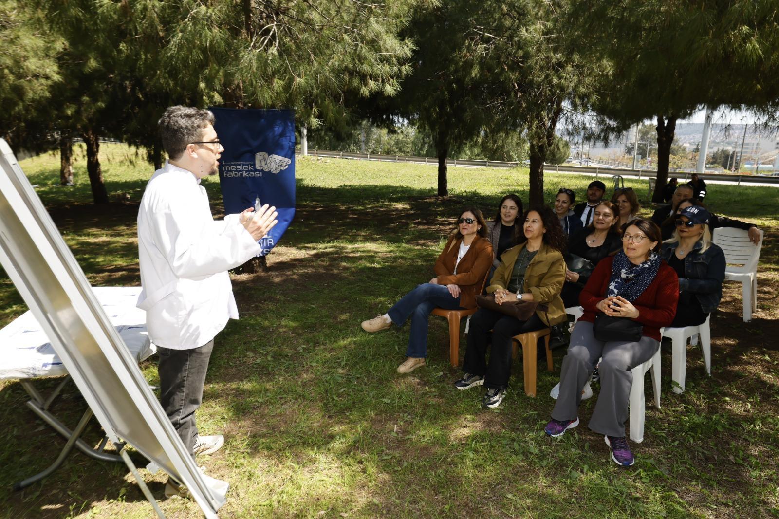 Hababam Sınıfı ruhu sokakta: "Mahmut Hoca kadar gururluyum, eğitime kilit vurulamaz!"