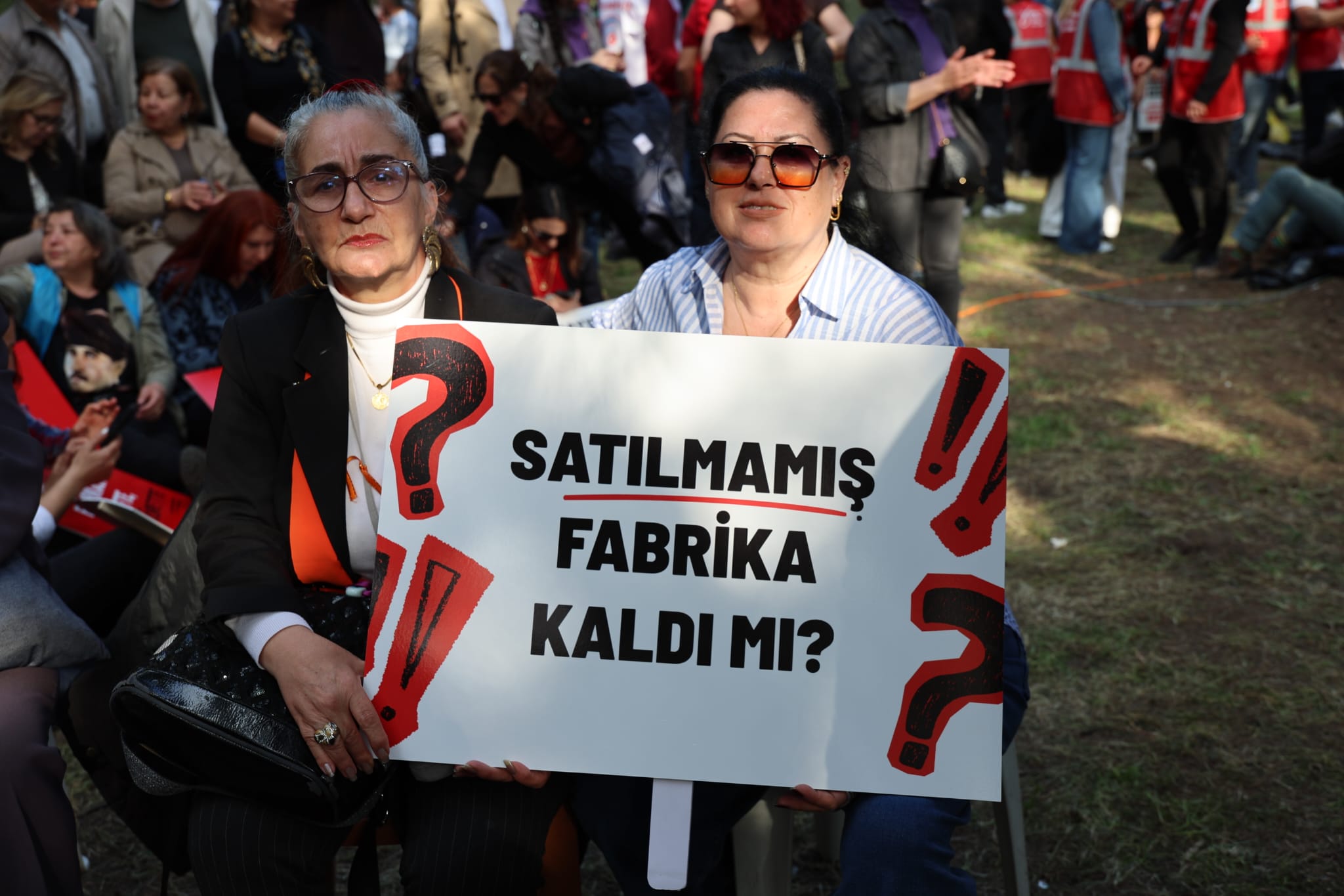 Hababam Sınıfı ruhu sokakta: "Mahmut Hoca kadar gururluyum, eğitime kilit vurulamaz!"