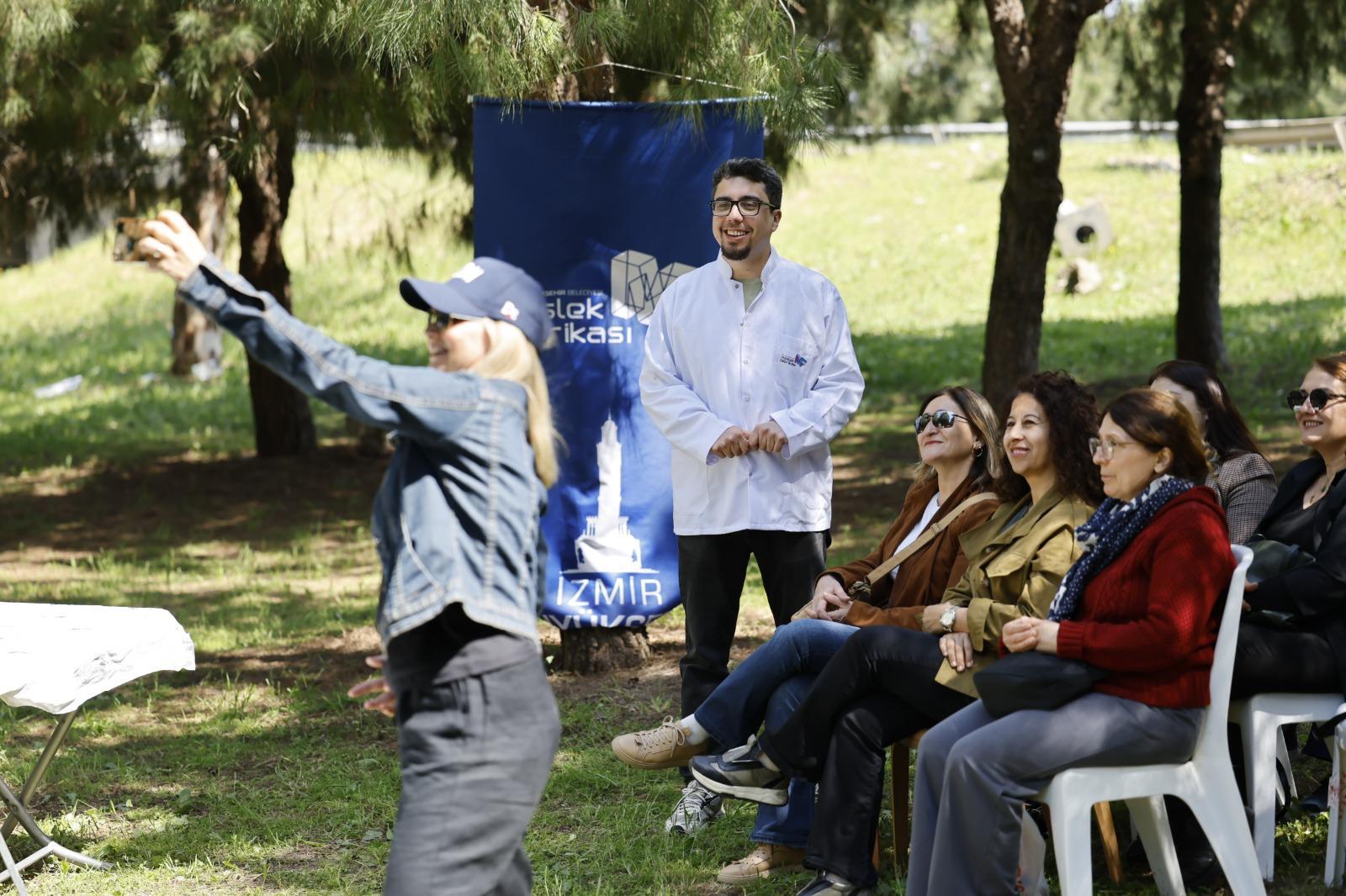 Hababam Sınıfı ruhu sokakta: "Mahmut Hoca kadar gururluyum, eğitime kilit vurulamaz!"