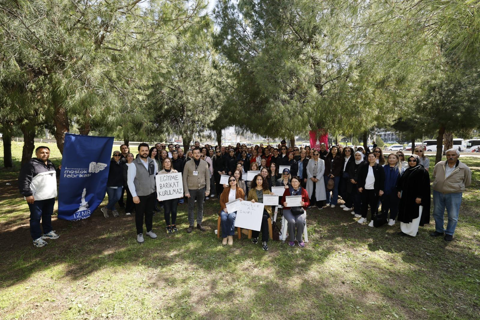 Hababam Sınıfı ruhu sokakta: "Mahmut Hoca kadar gururluyum, eğitime kilit vurulamaz!"